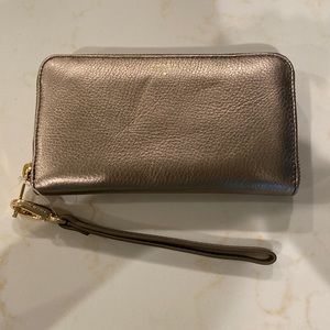 Fossil Sydney zip phone leather wallet/ wristlet in silver metallic